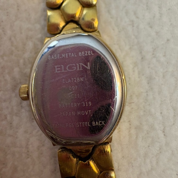 8 inch Elgin Watch
just needs a battery  gold tone - Picture 7 of 8